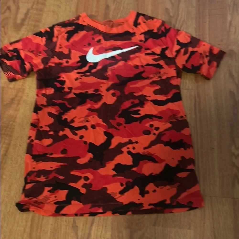 Nike Graphic Short Sleeve Tee